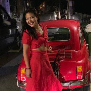 Meet your Posher, Mona